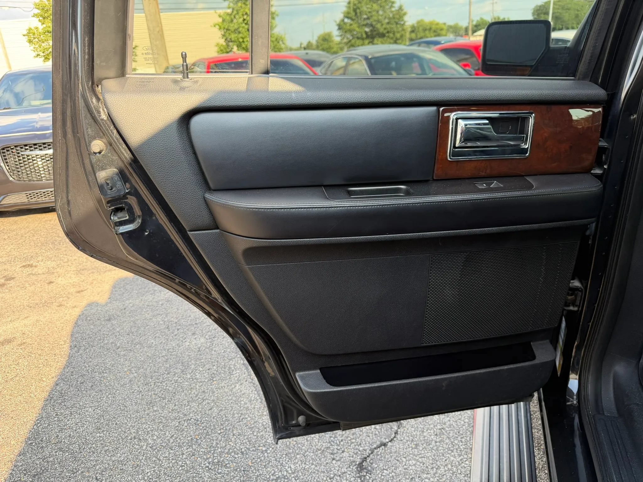 Used 2015 Lincoln Navigator 4WD image 17