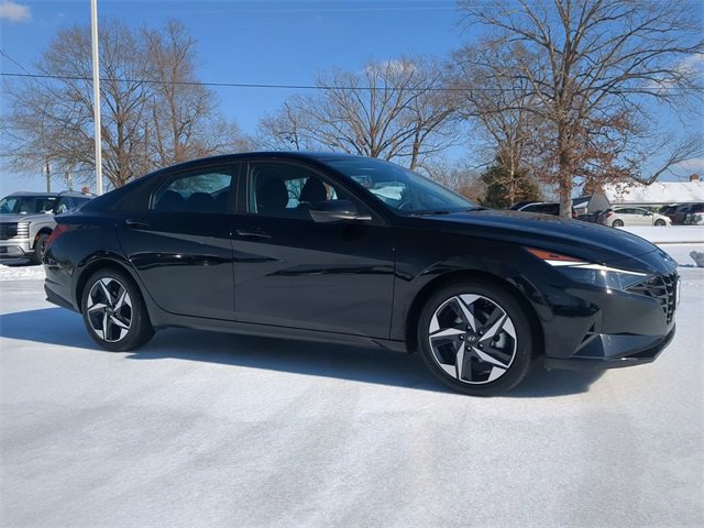 Used 2023 Hyundai Elantra SEL w/ Convenience Package image 2