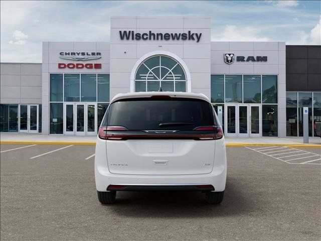 New 2027 Chrysler Pacifica Select AWD/4WD image 7
