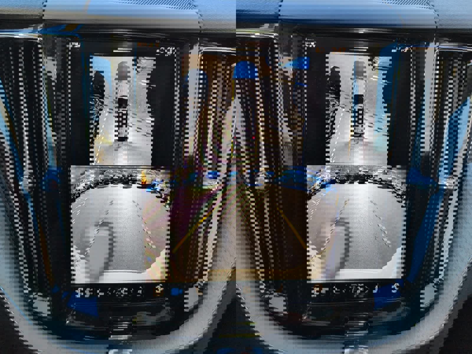 Used 2025 Volvo XC60 B5 Plus image 25