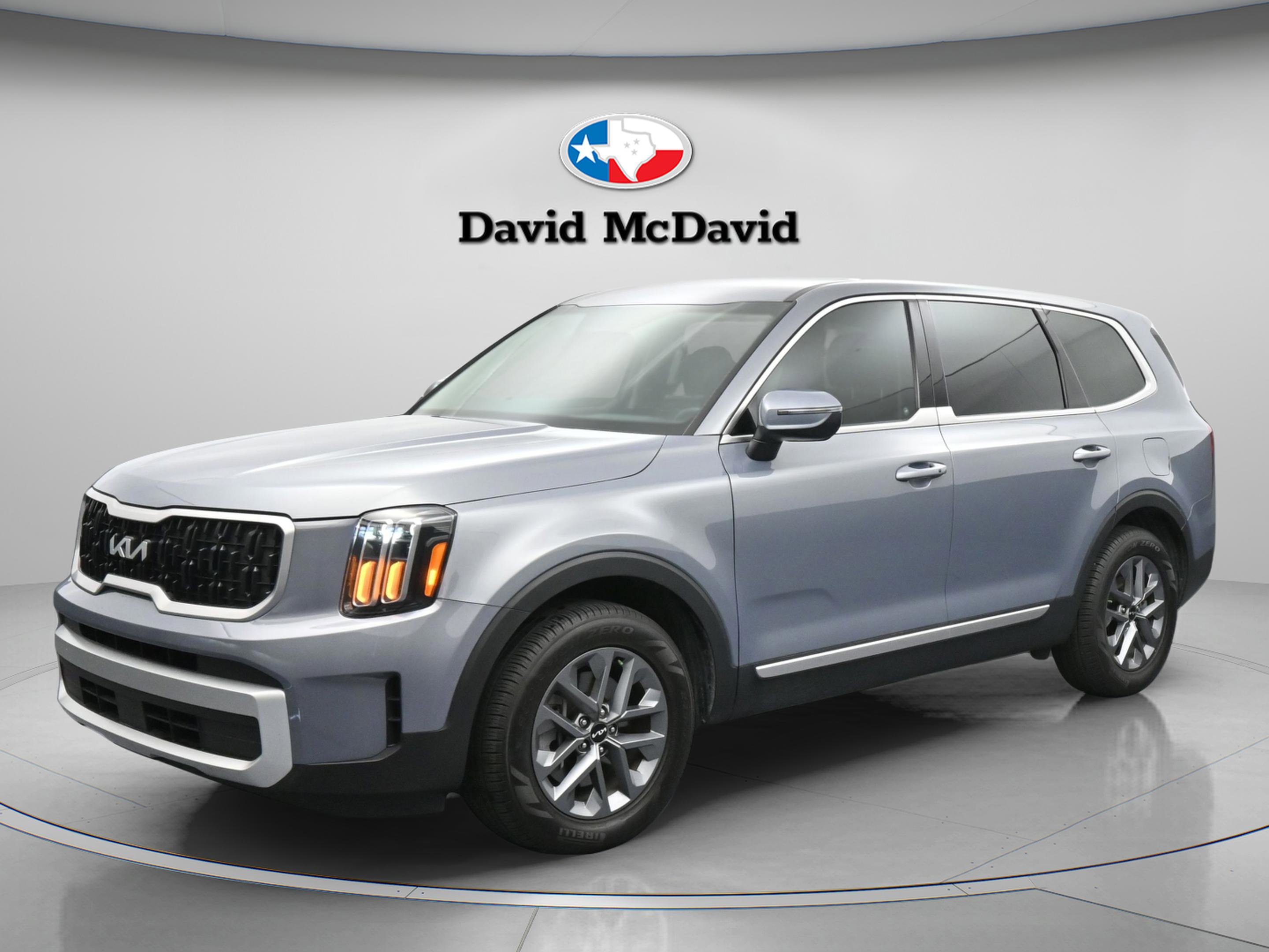 Used 2024 Kia Telluride LX image 2