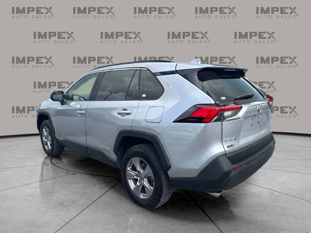 Used 2023 Toyota RAV4 LE AWD/4WD image 3