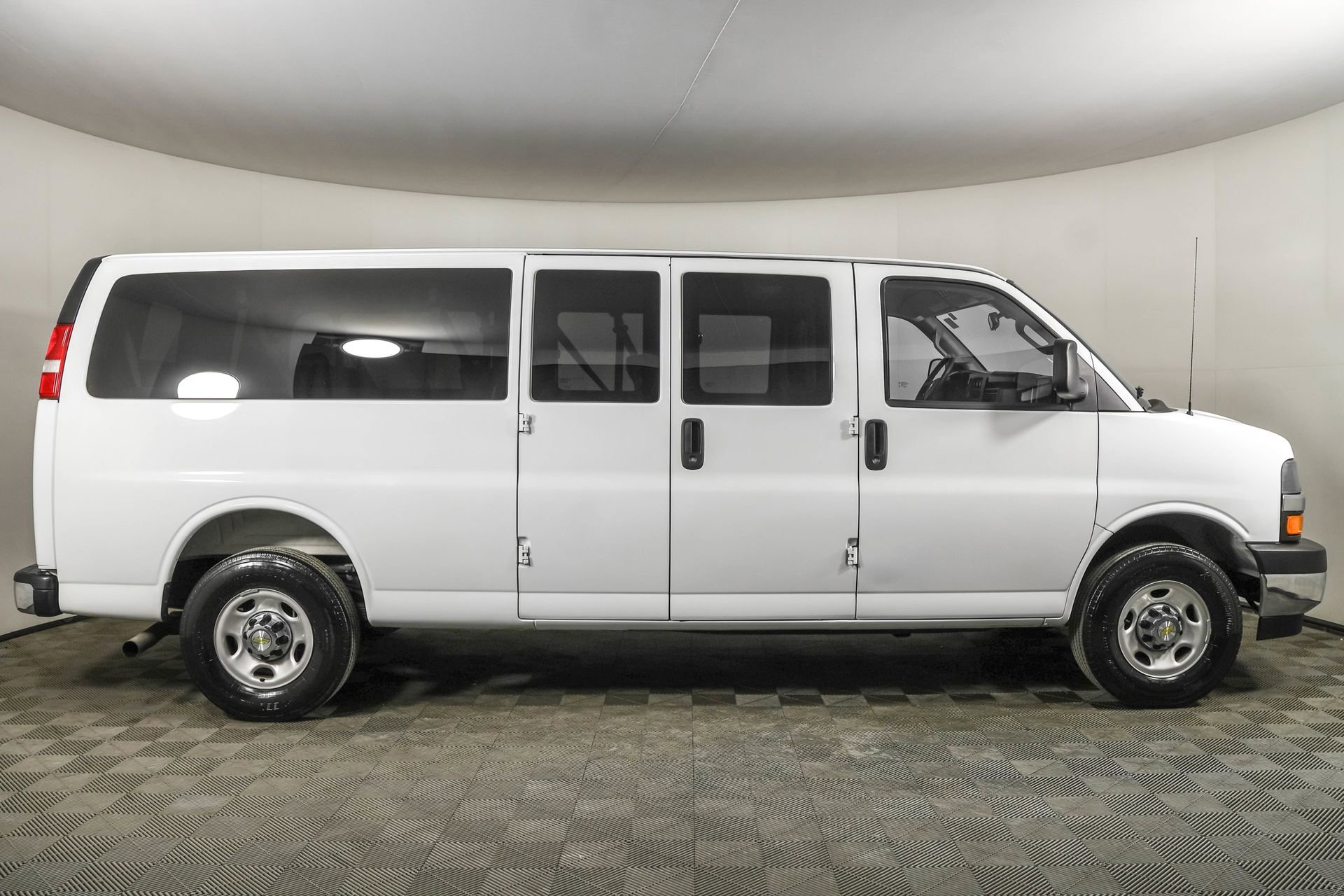 Used 2025 Chevrolet Express 3500 LT w/ LT Preferred Equipment Group image 13