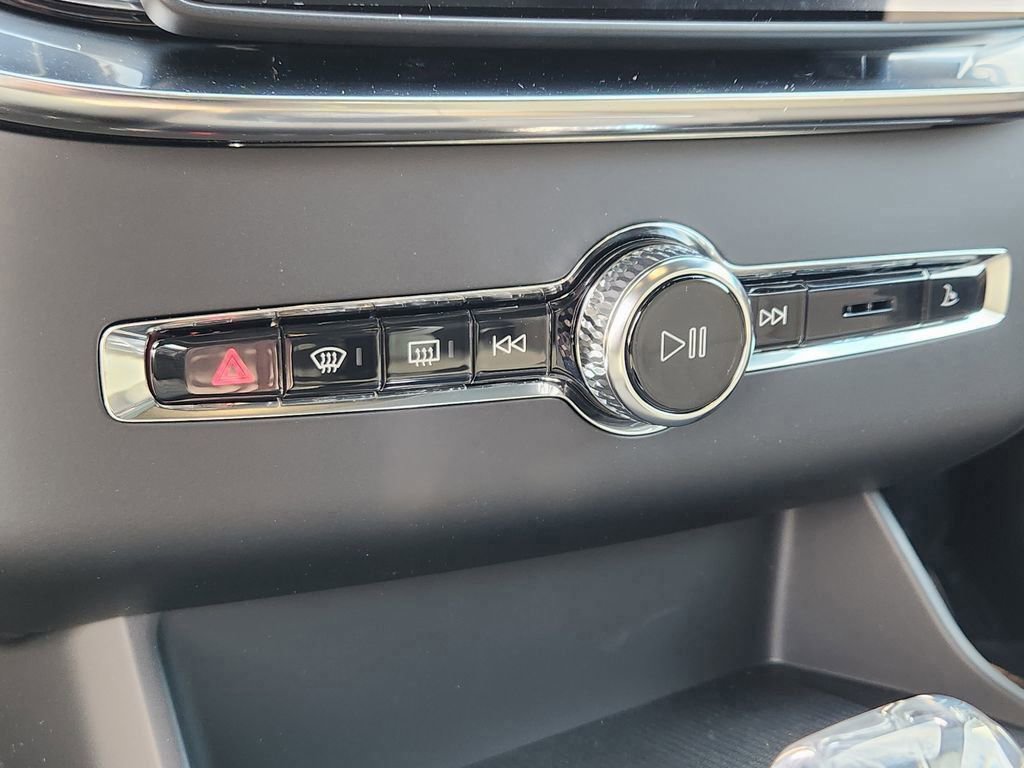 New 2026 Volvo XC90 B6 Plus w/ Protection Package Premier image 16