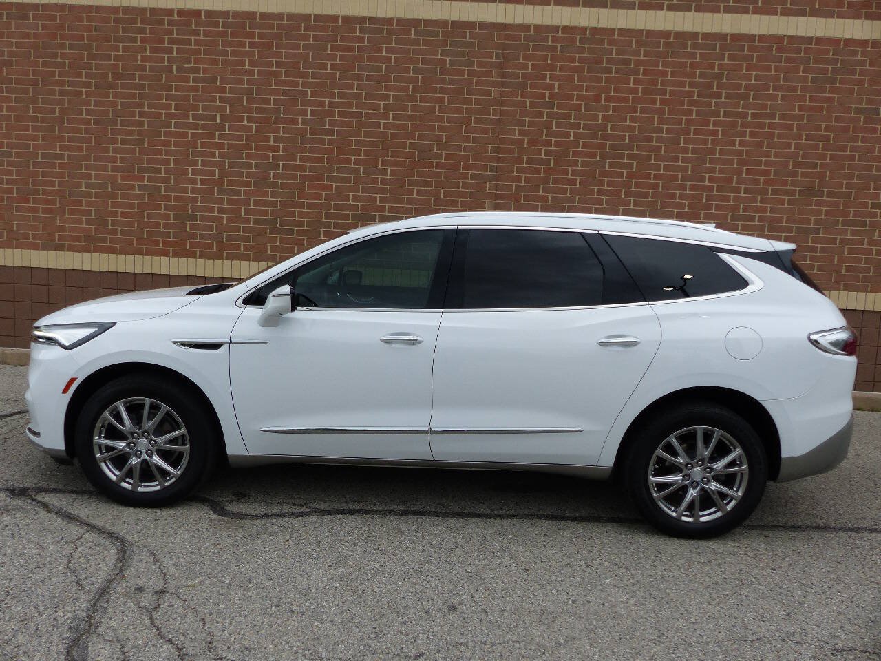Used 2022 Buick Enclave Premium w/ Surround and Sites Package FWD image 6