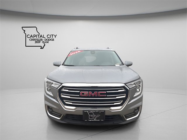 Used 2024 GMC Terrain SLT image 3