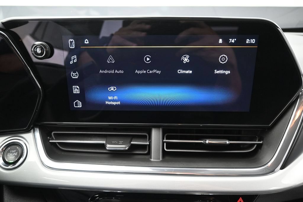 Certified 2025 Chevrolet Trax LT FWD image 17