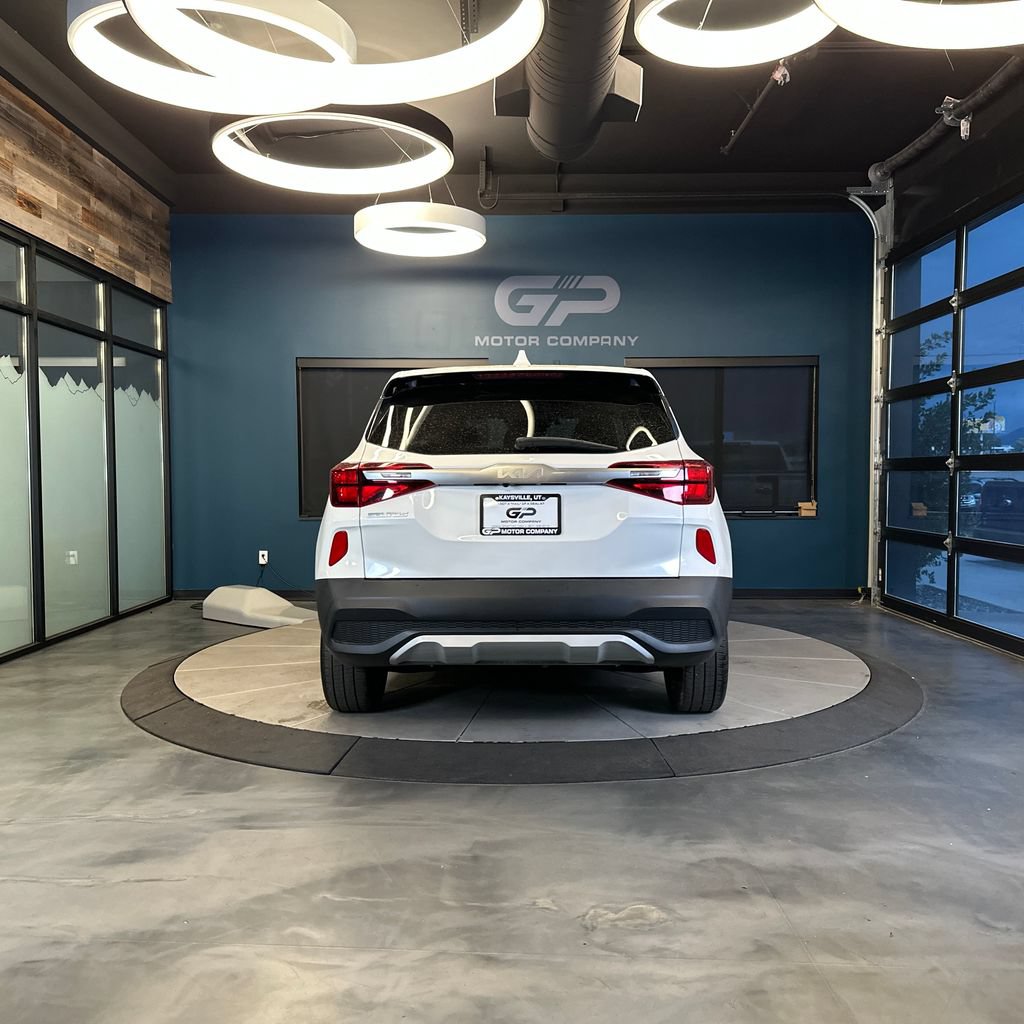 Used 2023 Kia Seltos LX AWD/4WD image 4