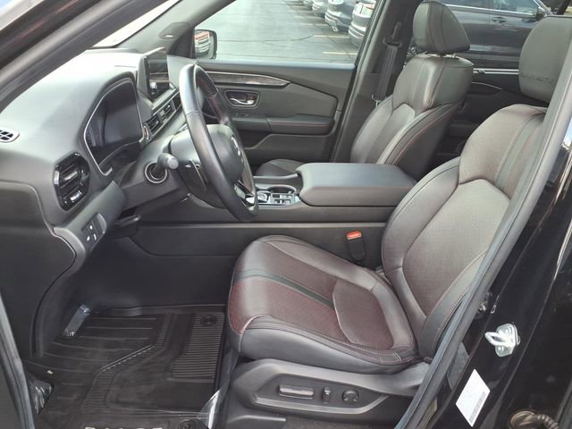 Used 2025 Honda Pilot Black Edition image 4