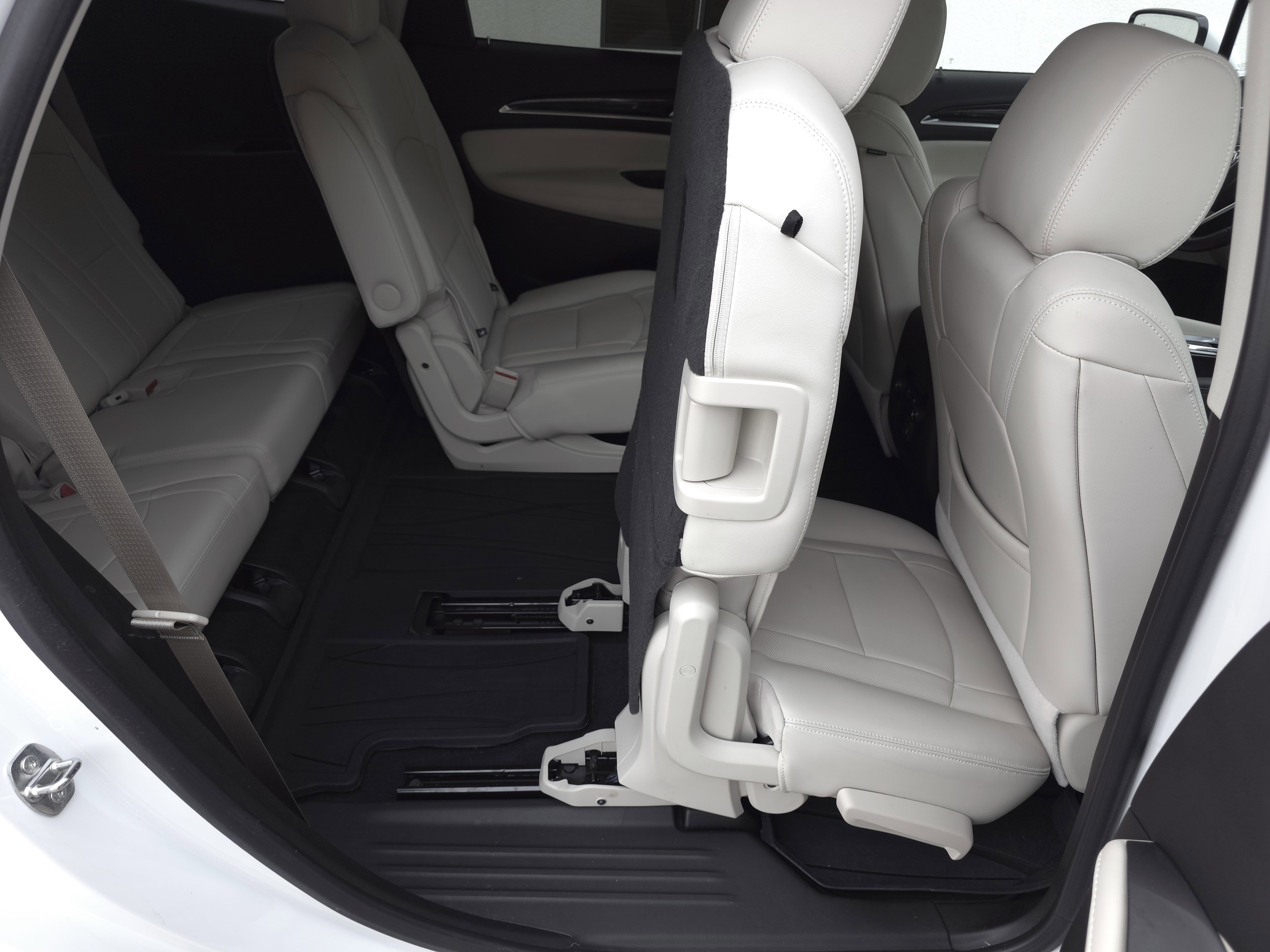 Used 2023 Buick Enclave Essence image 37