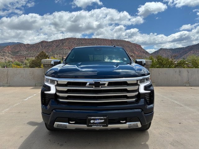 Used 2023 Chevrolet Silverado 1500 High Country w/ Technology Package image 5