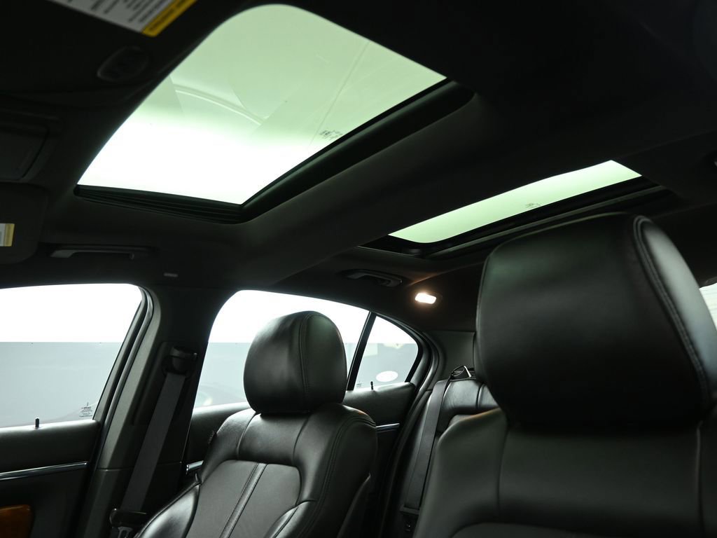 Used 2013 Lincoln MKS AWD image 20