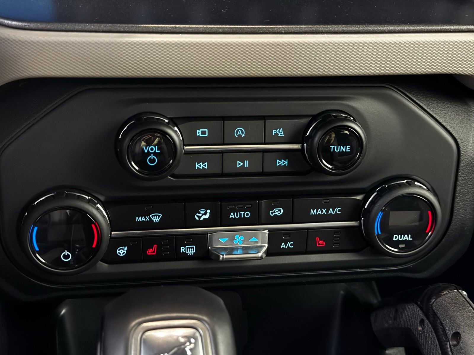 Used 2024 Ford Bronco Wildtrak image 18