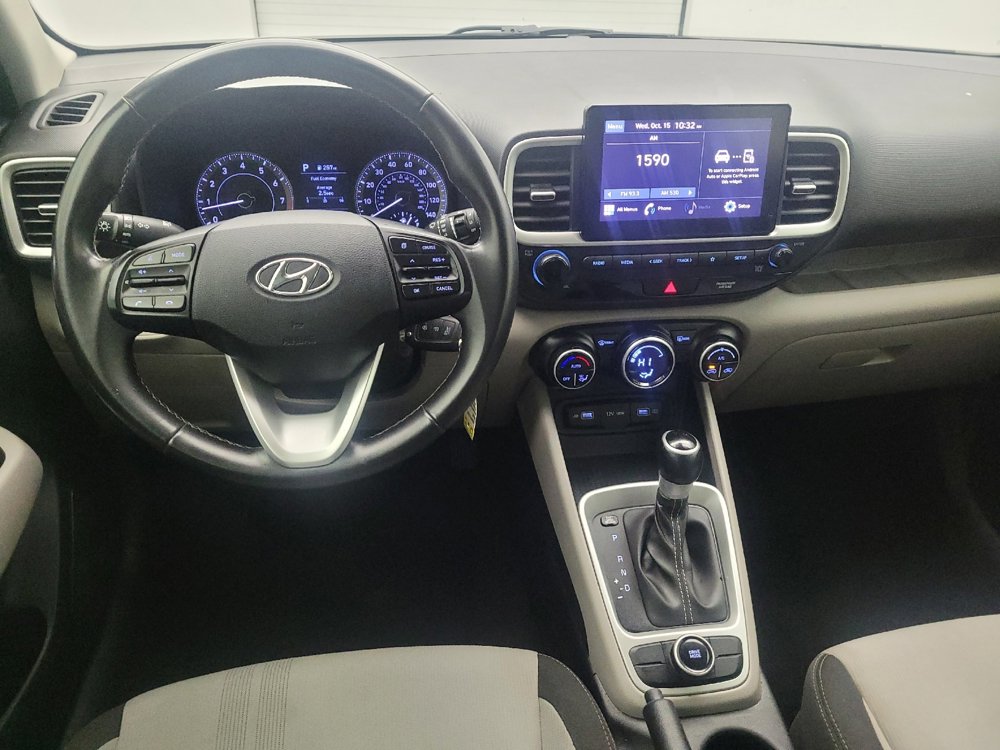 Used 2022 Hyundai Venue SEL image 22