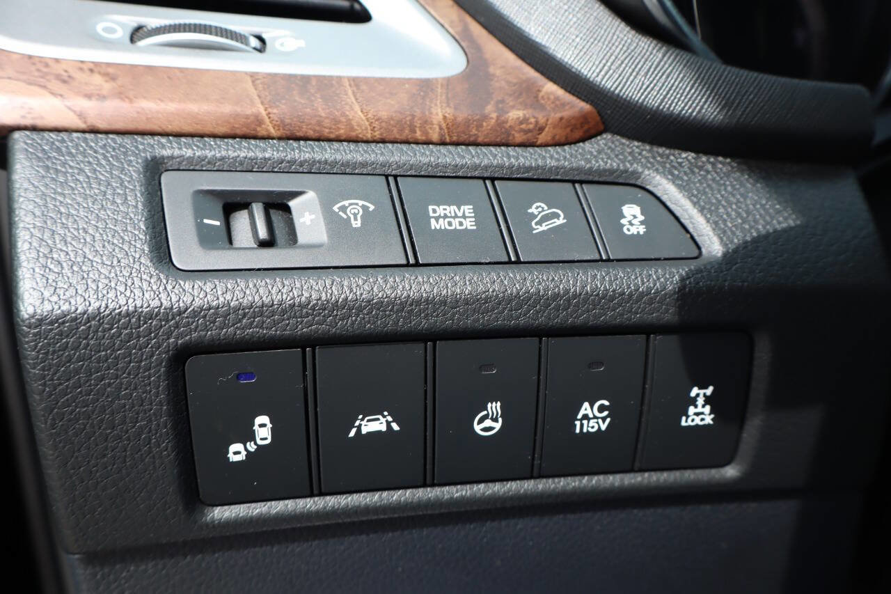 Used 2017 Hyundai Santa Fe Limited image 18