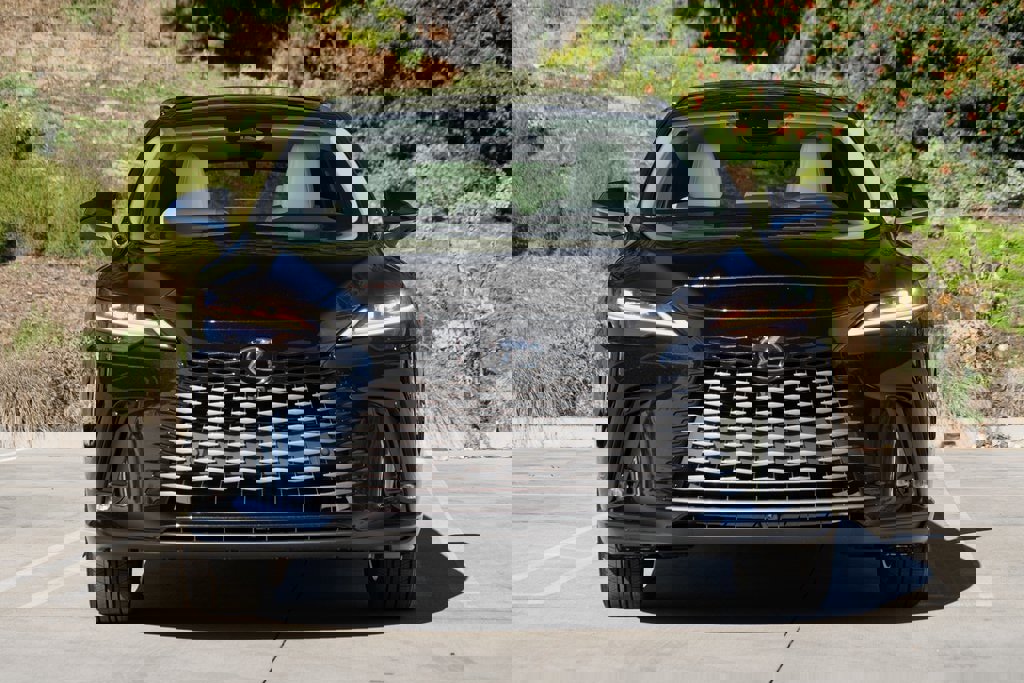 New 2026 Lexus RX 450h Luxury image 3