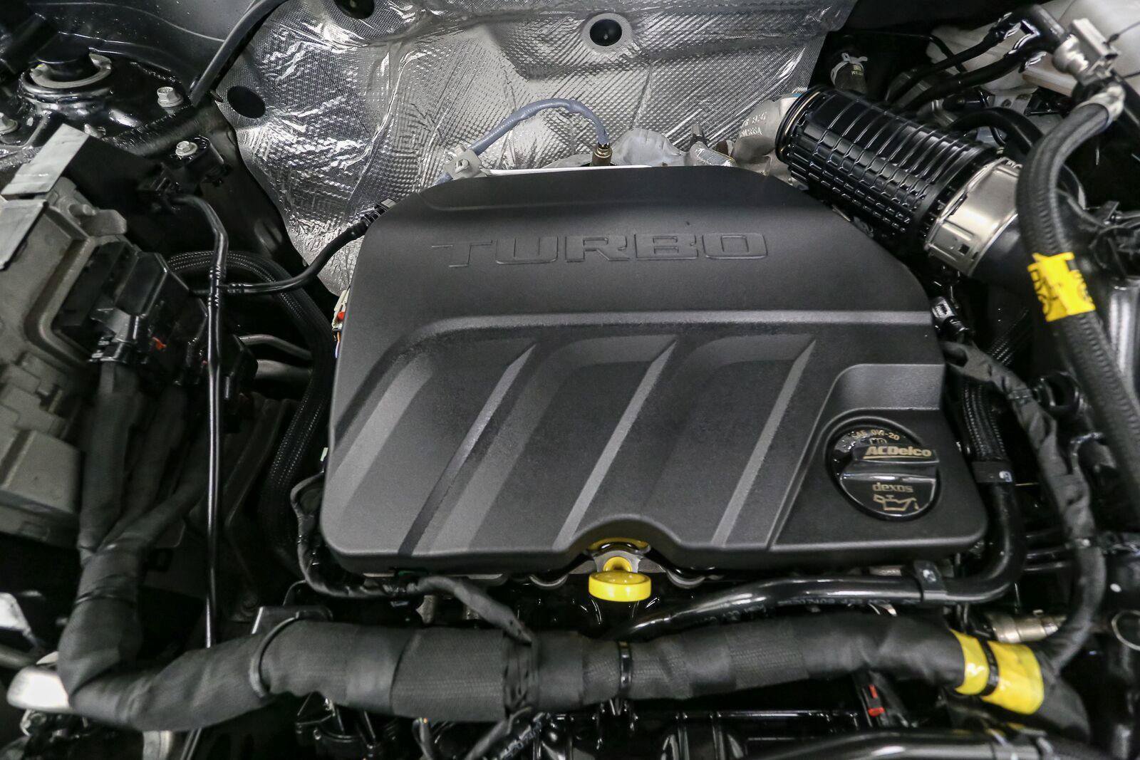Used 2025 Chevrolet Trax LT FWD image 14
