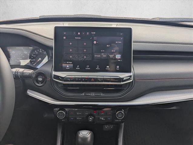 Used 2025 Jeep Compass Trailhawk image 12