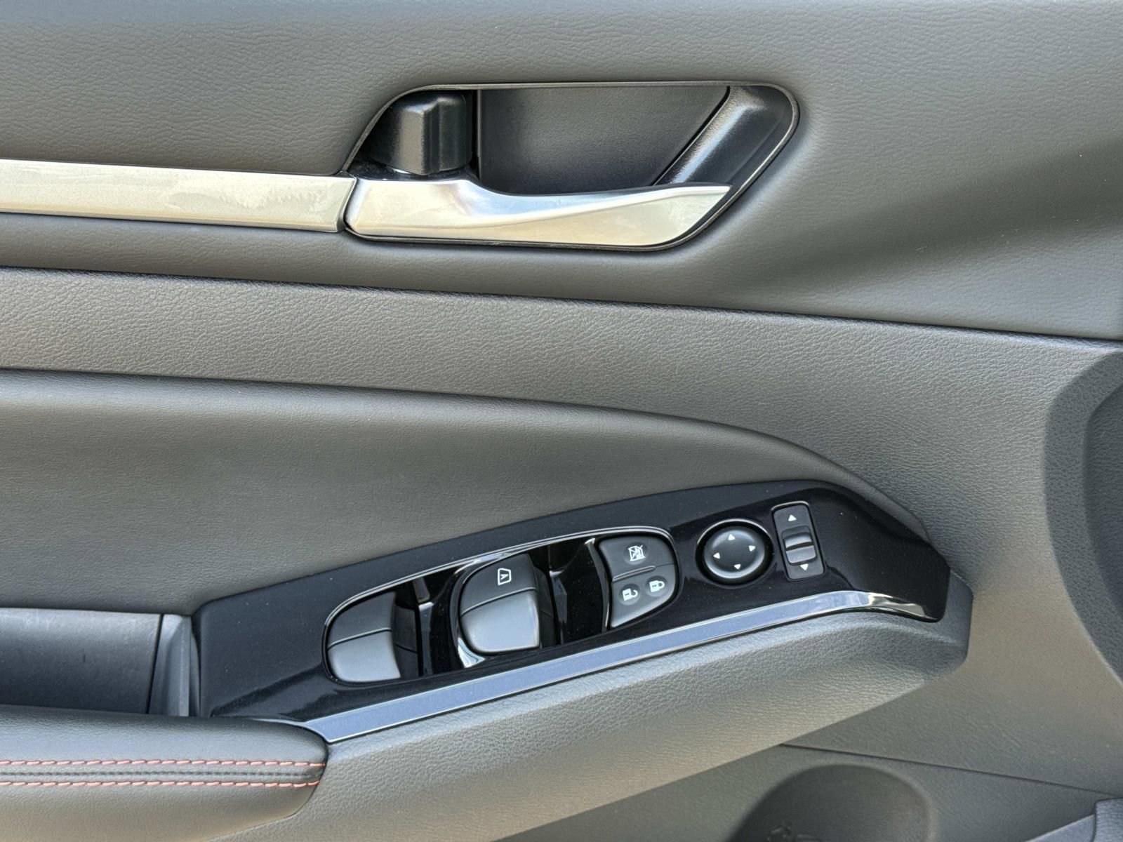 Used 2025 Nissan Altima 2.5 SR image 19