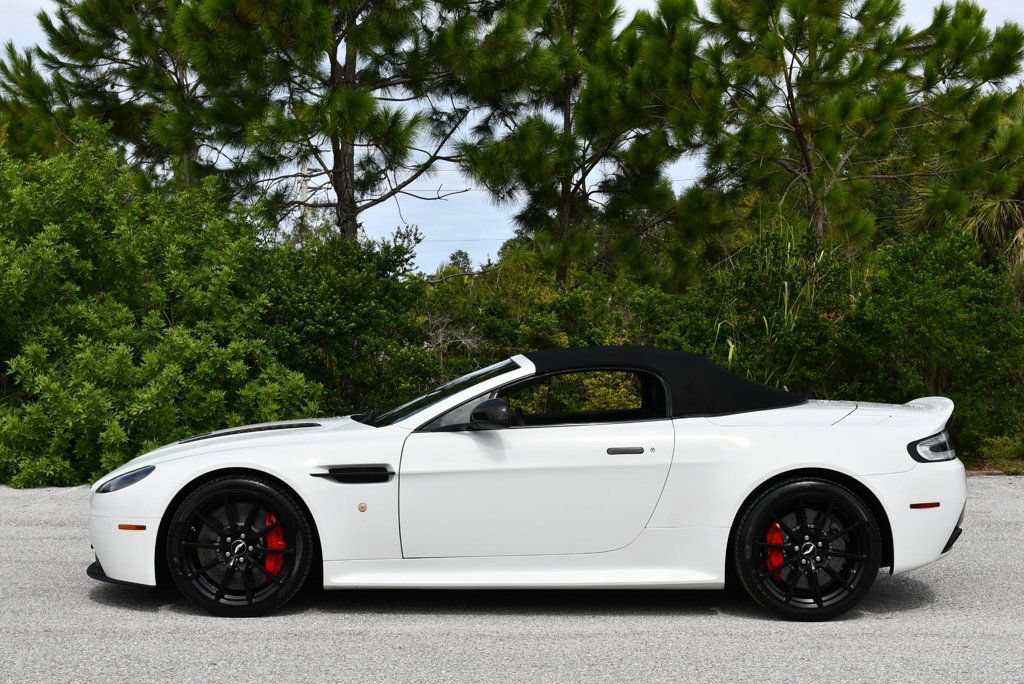 Used 2017 Aston Martin V12 Vantage S RWD image 30