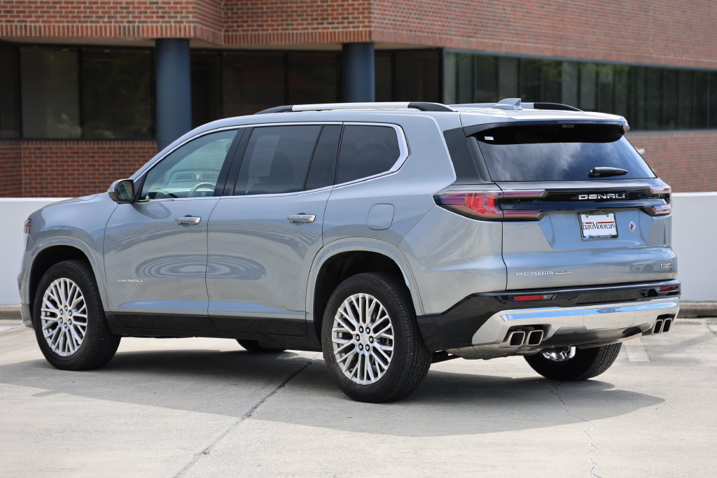 Used 2026 GMC Acadia Denali w/ LPO, Floor Liner Package AWD/4WD image 2