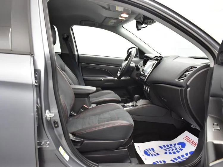 Used 2025 Mitsubishi Outlander Sport SE AWD/4WD image 17