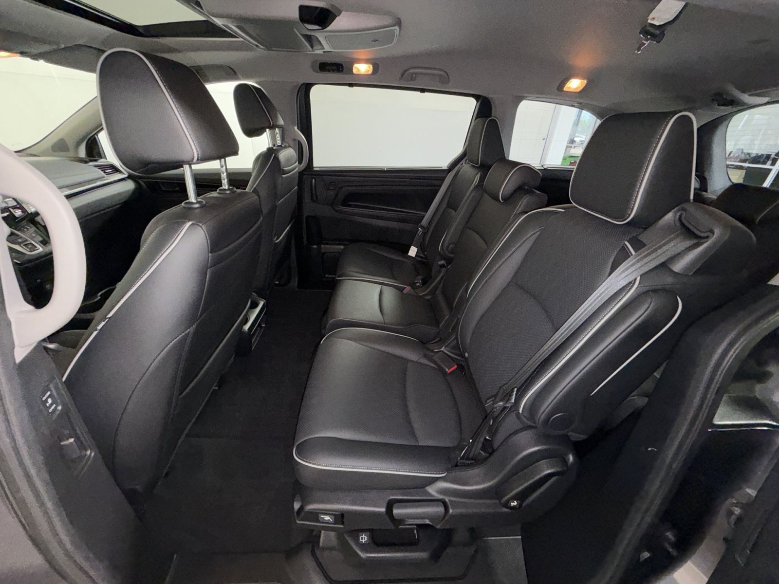 Used 2024 Honda Odyssey Elite image 25