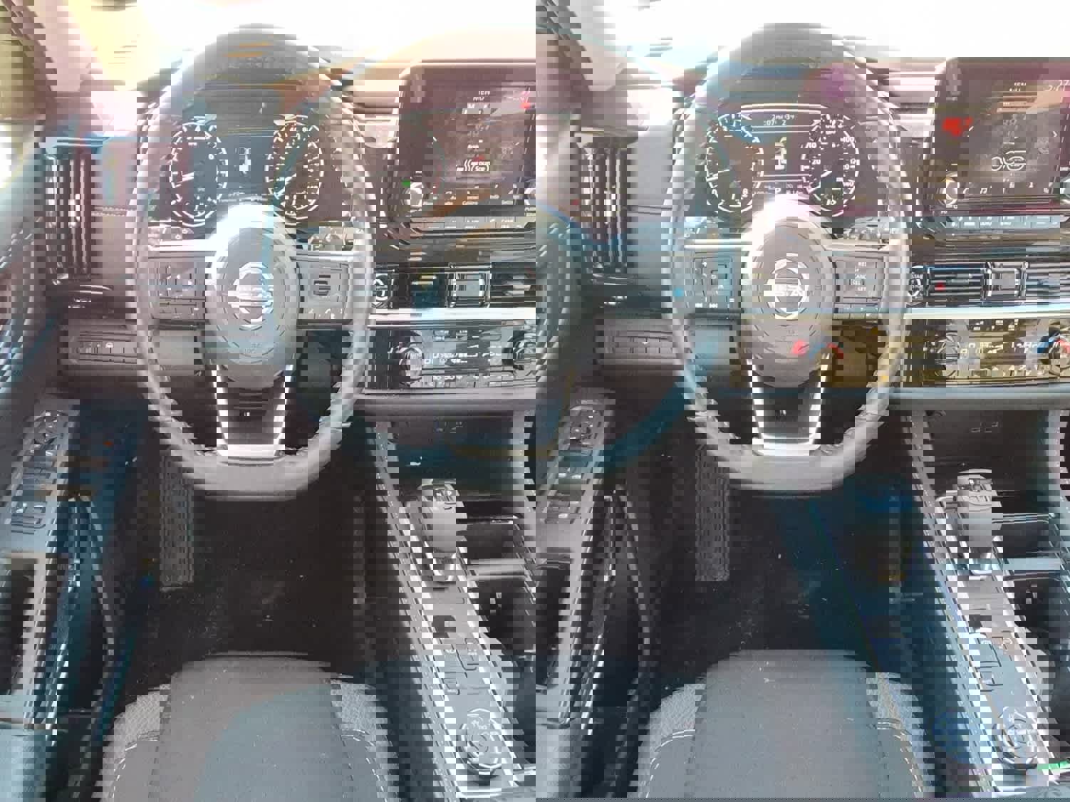 Used 2024 Nissan Pathfinder SV image 10