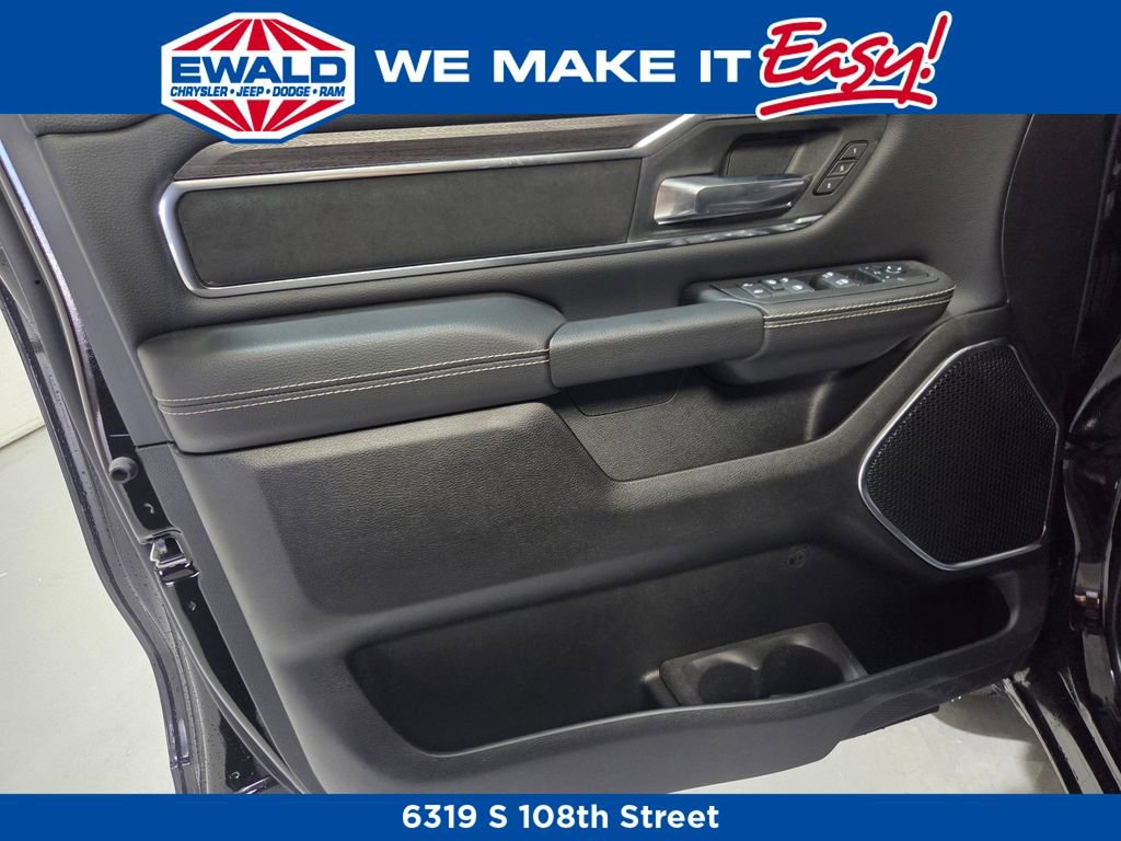 New 2026 RAM 1500 Laramie AWD/4WD image 17