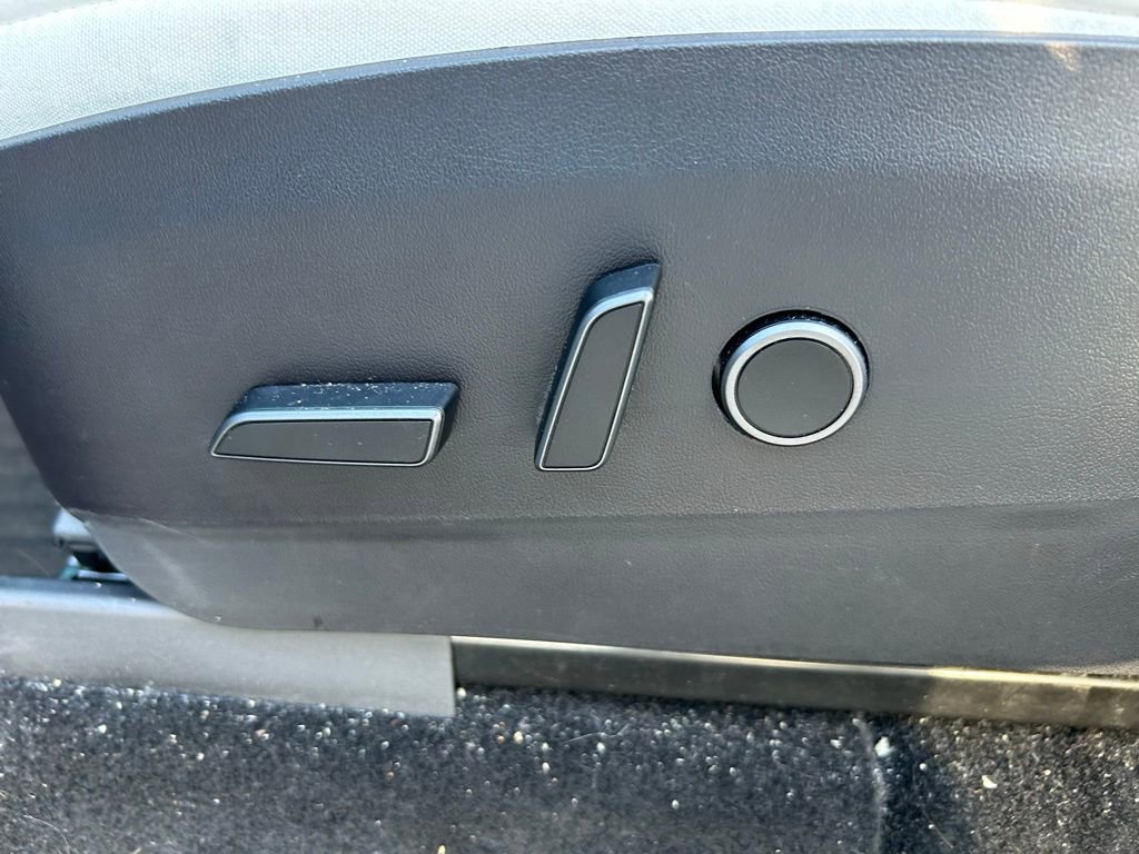 Used 2022 Tesla Model Y Long Range image 15