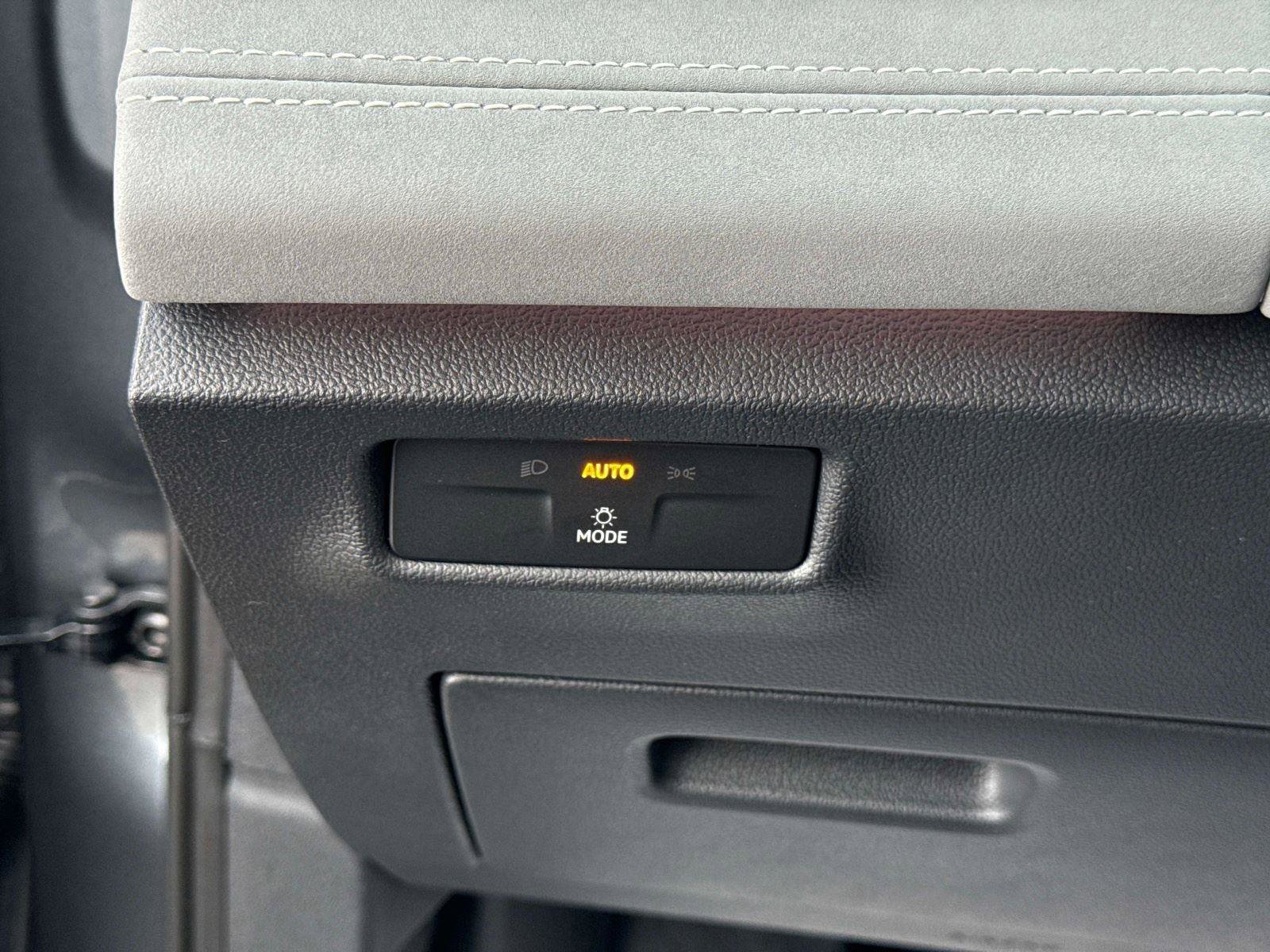 New 2026 Volkswagen Tiguan SE image 30