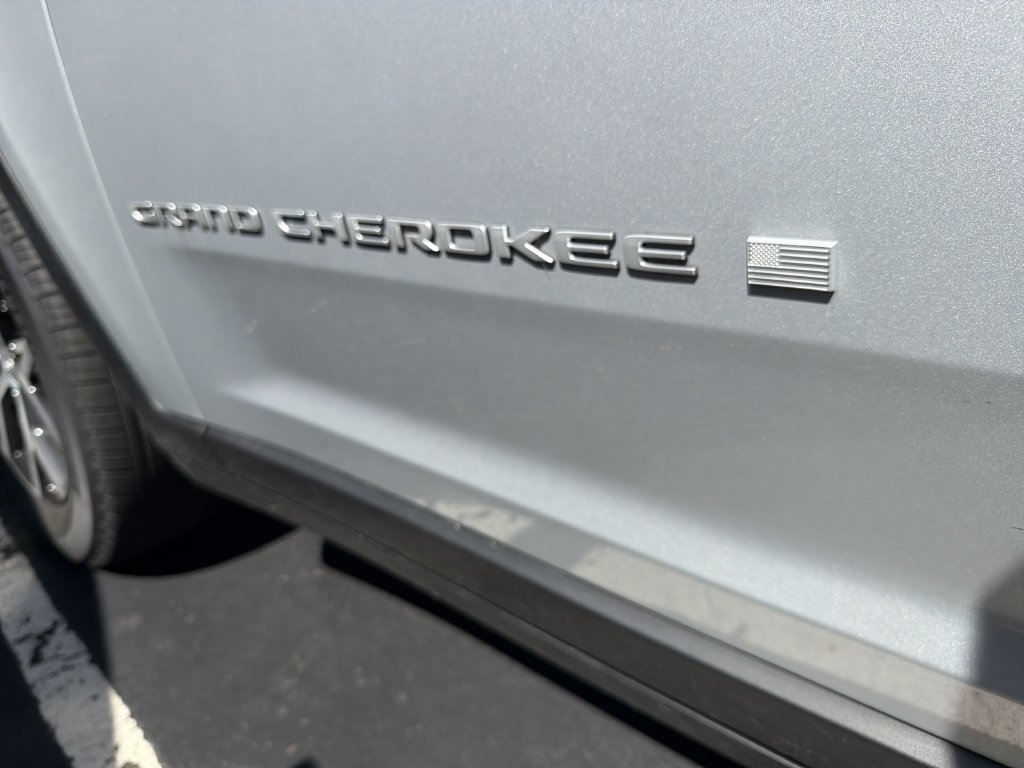 Used 2024 Jeep Grand Cherokee L Limited AWD/4WD image 23