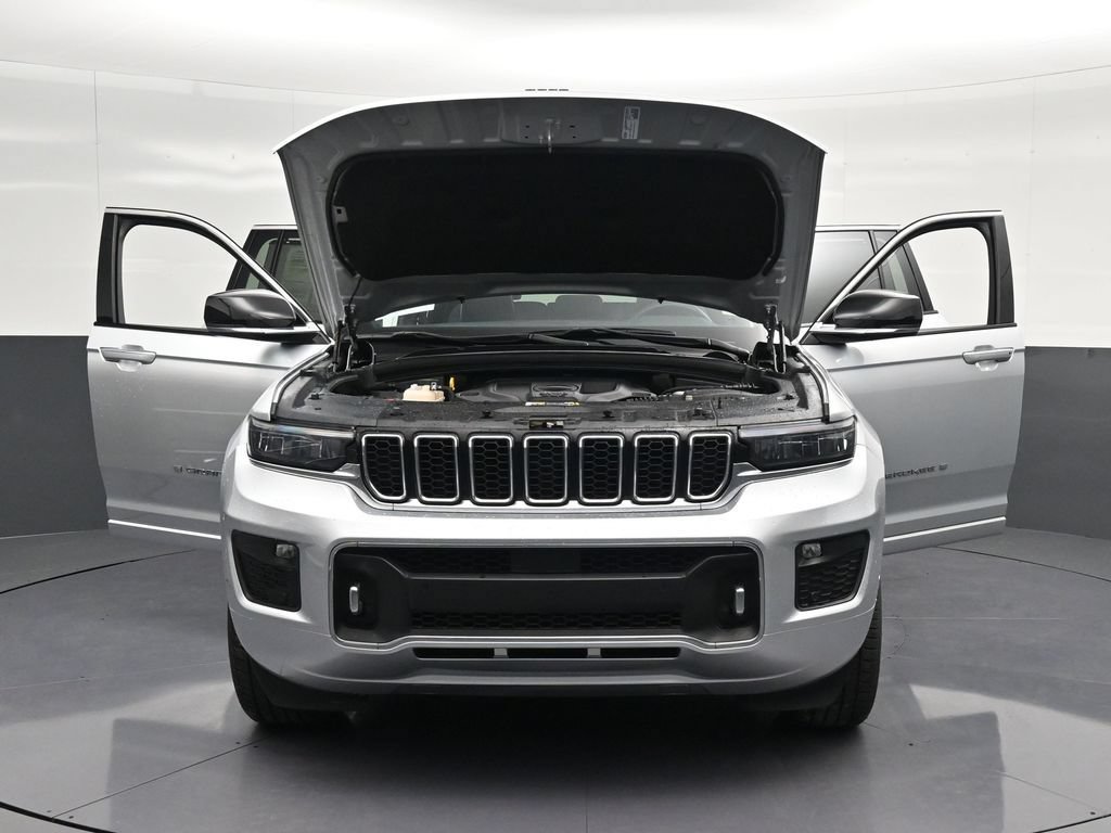 Used 2023 Jeep Grand Cherokee Overland w/ Luxury Tech Group IV RWD image 31