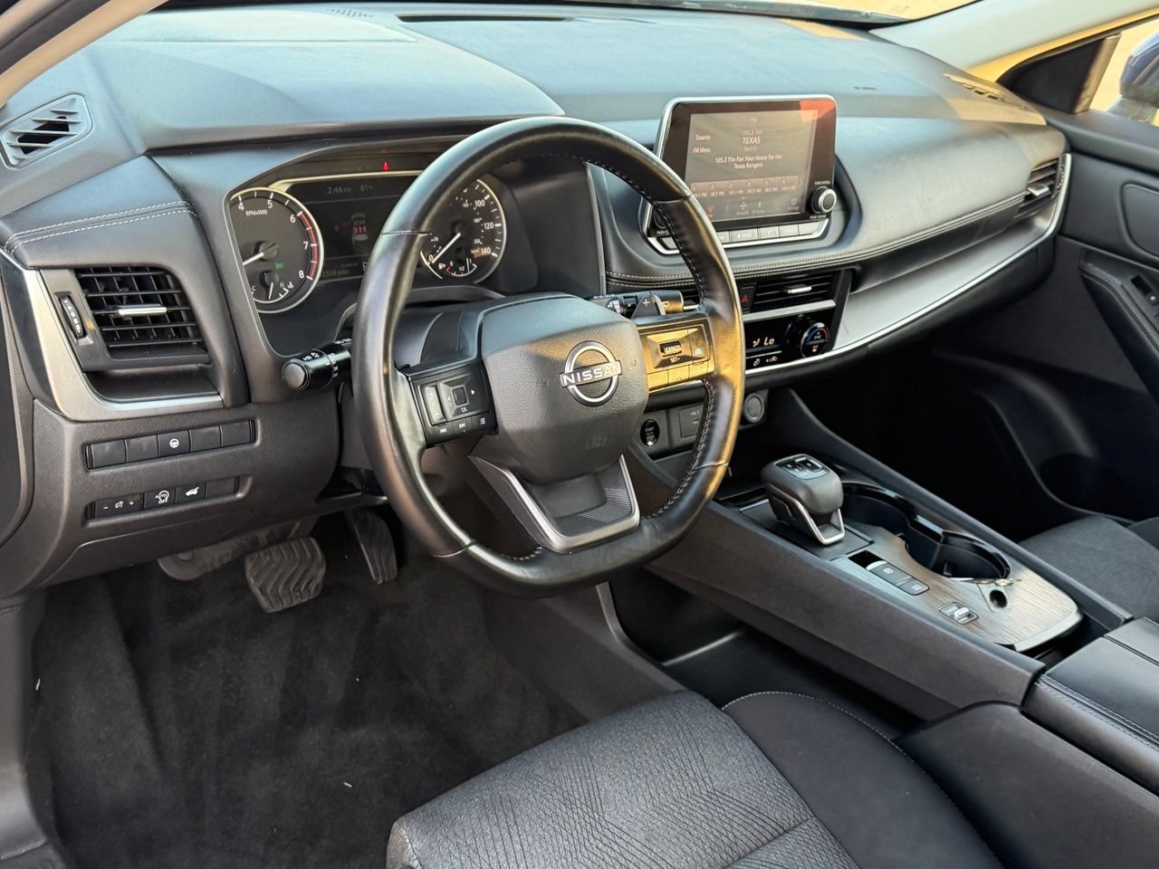 Certified 2025 Nissan Rogue SV FWD image 14