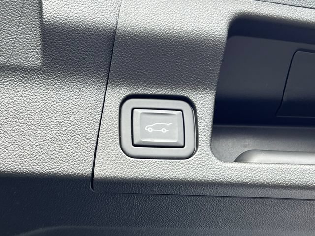 Used 2023 GMC Acadia SLE w/ Driver Convenience Package FWD image 41