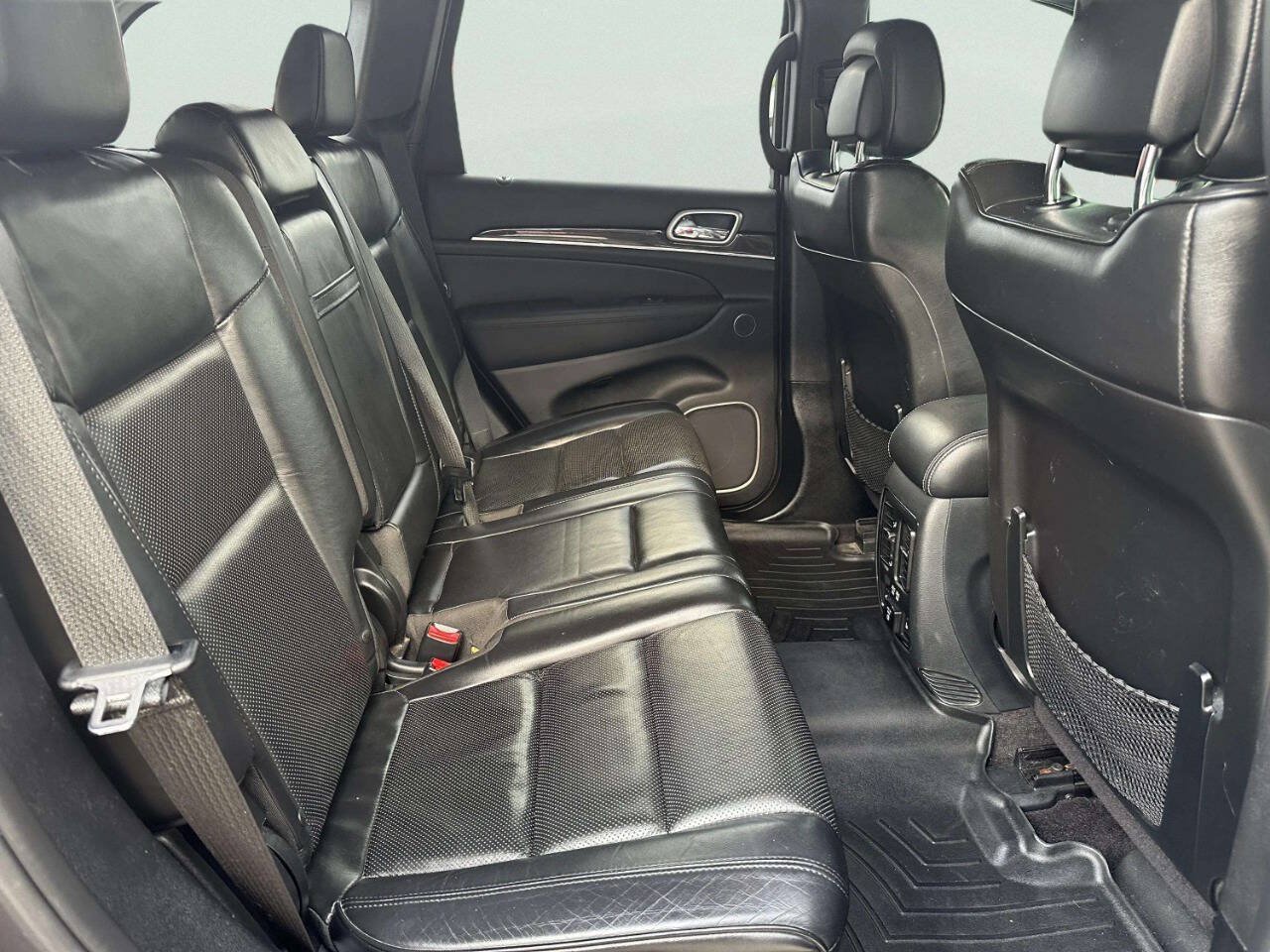 Used 2018 Jeep Grand Cherokee Overland AWD/4WD image 16