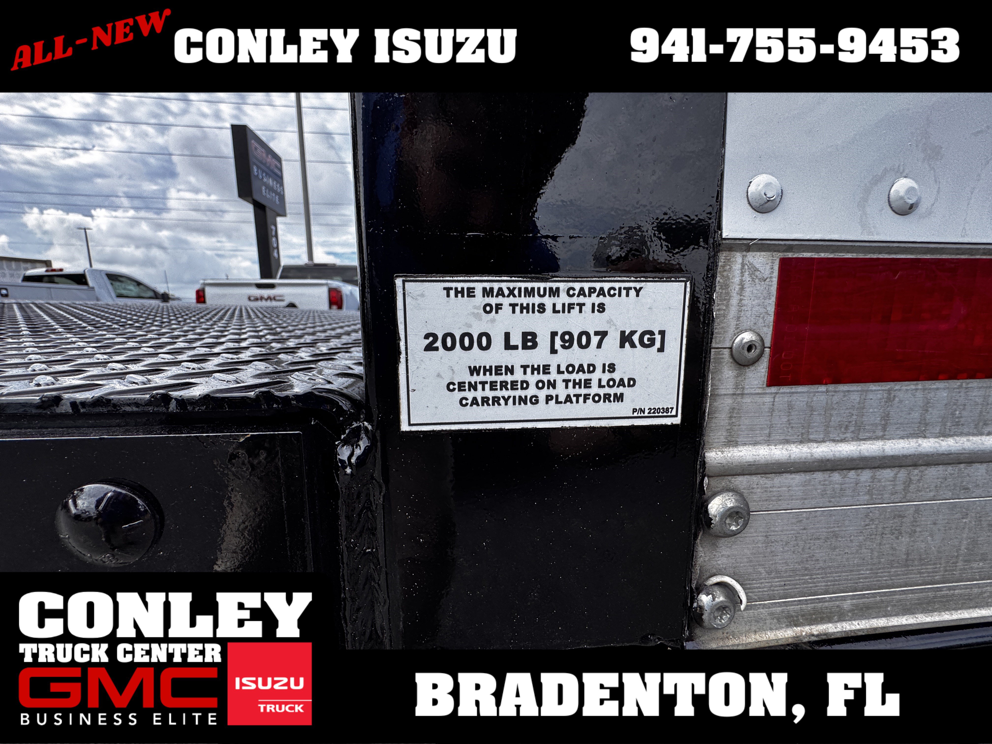 Used 2024 Isuzu NPR RWD image 17