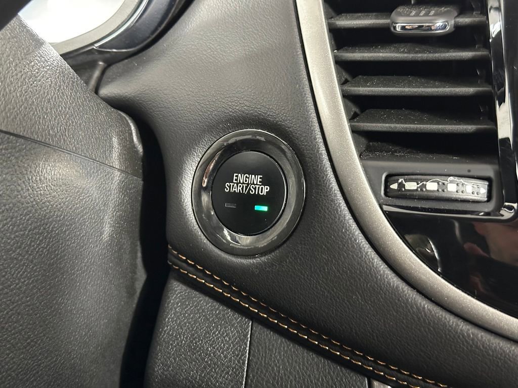 Used 2019 Chevrolet Trax LT w/ Sun & Sound Package AWD/4WD image 19