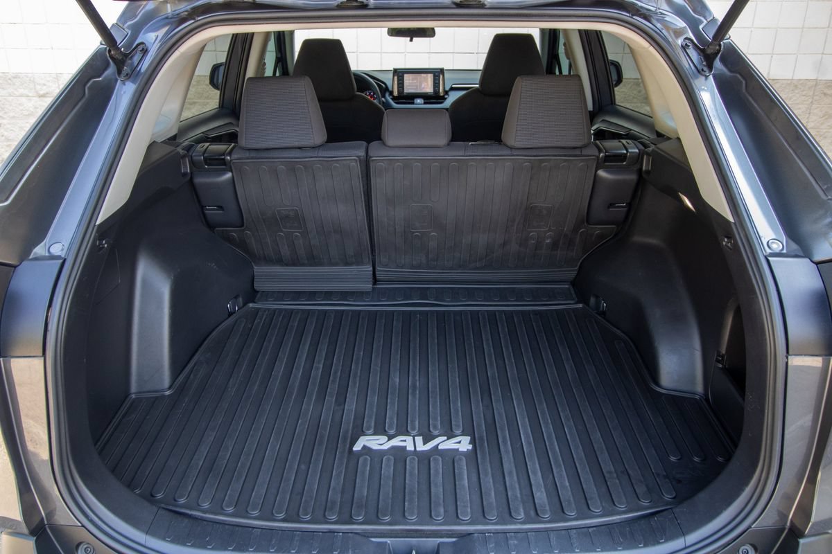 Used 2022 Toyota RAV4 LE FWD image 36