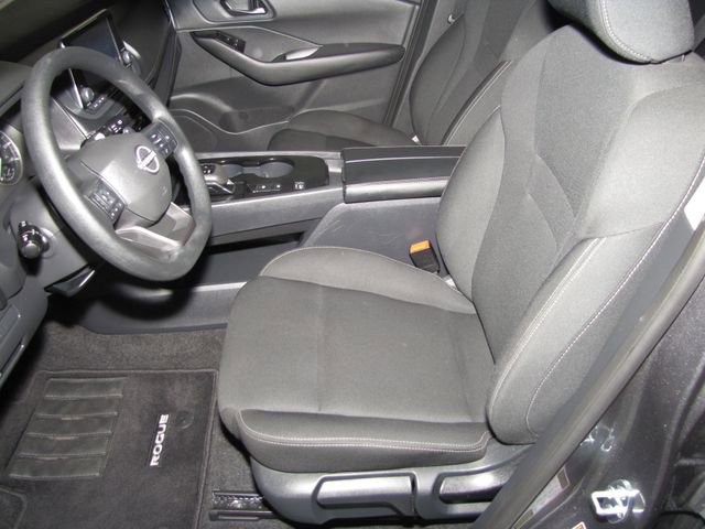 Used 2025 Nissan Rogue S image 9