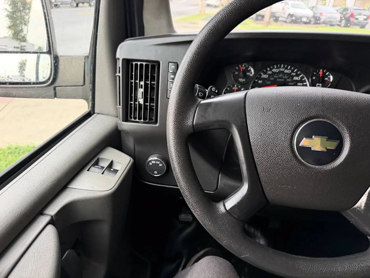 Used 2015 Chevrolet Express 2500 w/ Cold Climate Package RWD image 25