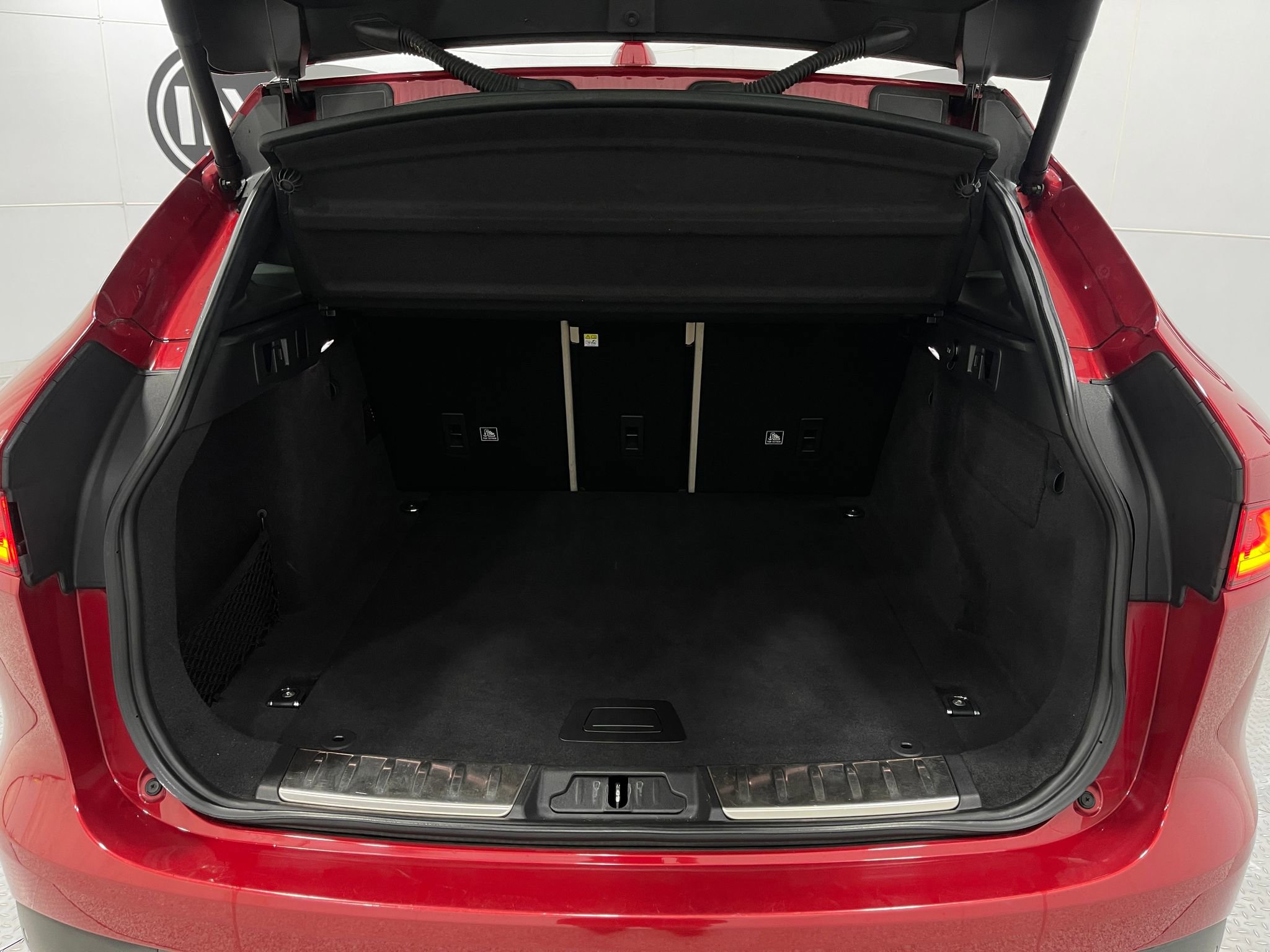 Used 2019 Jaguar F-PACE Prestige image 27