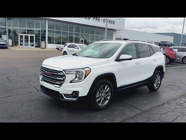 Used 2024 GMC Terrain SLT w/ Infotainment Package II AWD/4WD image 4
