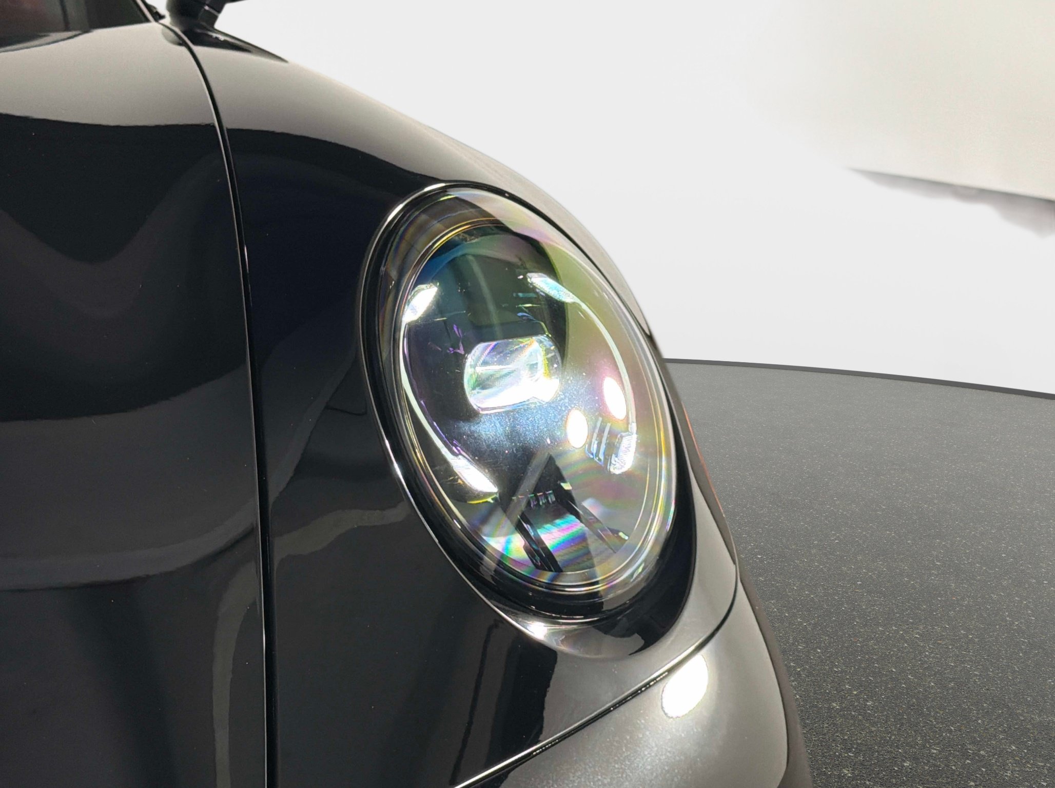 Used 2025 Porsche 911 Carrera RWD image 17