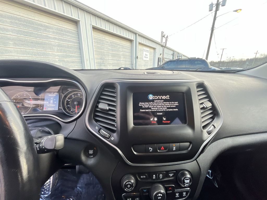 Used 2021 Jeep Cherokee Latitude Plus image 16