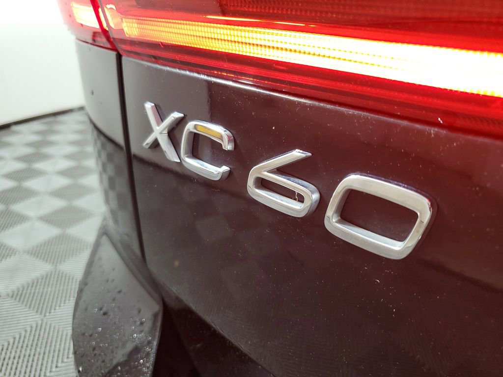 Certified 2025 Volvo XC60 B5 Plus image 10