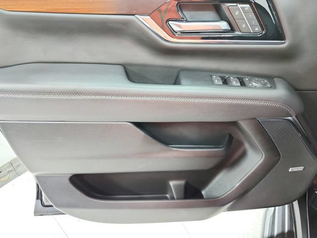 Used 2025 GMC Yukon XL Denali AWD/4WD image 38