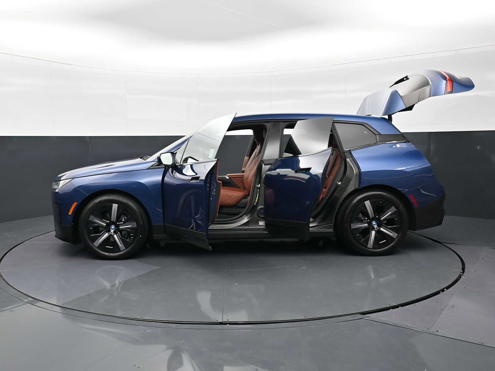 Certified 2023 BMW iX xDrive50 w/ Premium Package AWD/4WD image 36