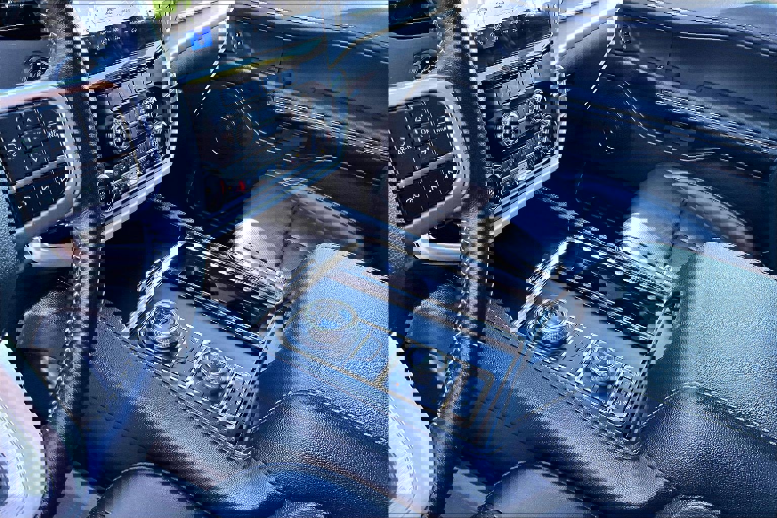 Used 2023 Ford Expedition XLT image 16