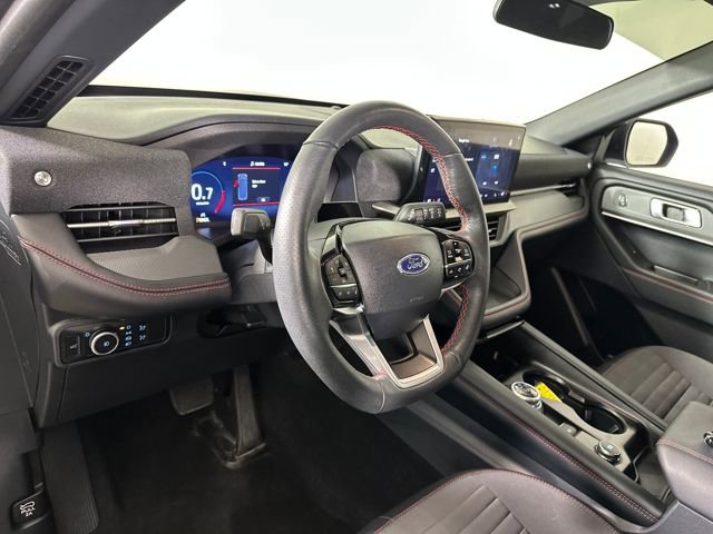 Used 2025 Ford Explorer ST-Line image 13
